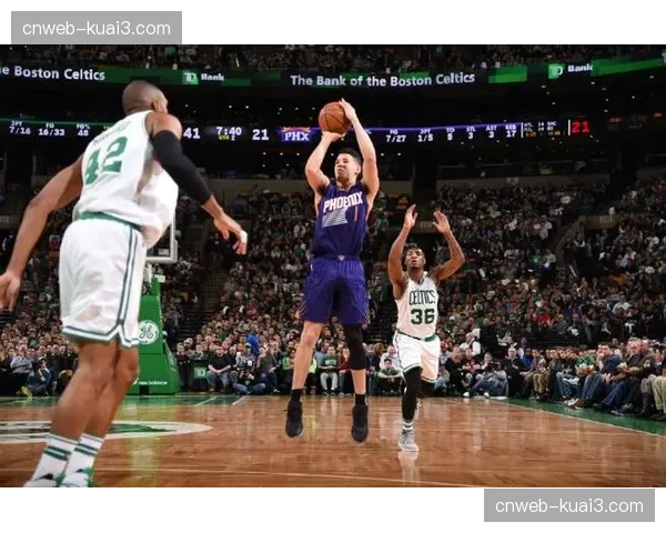 布克第三节独得25分，太阳单节净胜凯尔特人18分